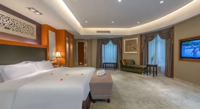 Люкс Deluxe Foshan Green Lake Hot Spring Hotel