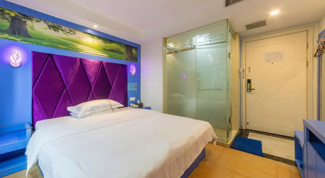 Zhongchao Theme Hotel (Shenzhen Luohu Wenjin Subway Station)
