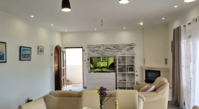 Large 120 m2 apt With Patio,1 min Walk From Beach, Rezerwuj Apartament Hotele w Split-Dalmatia County z parkingiem, Parking