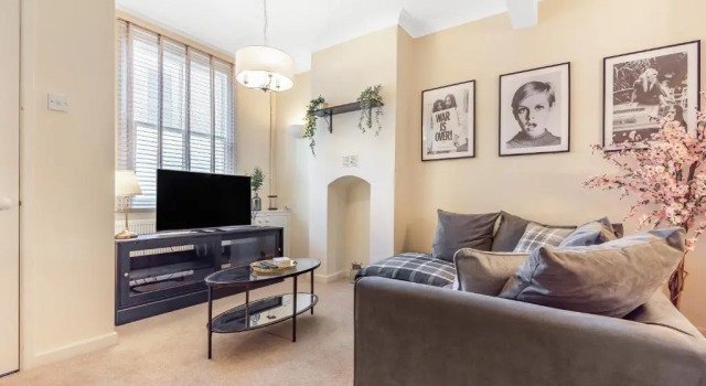 Chester City Centre Cottage, Sleeps 6 with FREE Parking