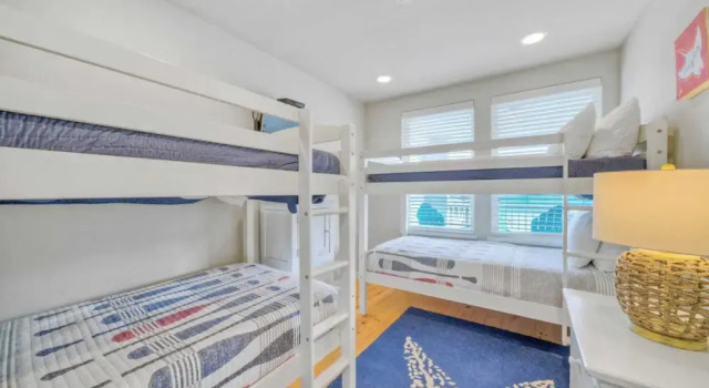 Gated Community w/ Pool 5mins to Beach Latitude Adjustment by Avantstay, Book Feriehus Sommerhuse i Houston, Hytte