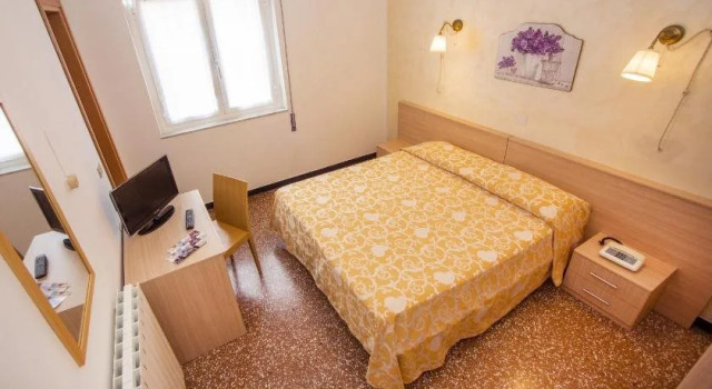 Hotel Costa Azzurra -Free Parking - Easy Stay -Spotorno, Забронировать Отель Споторно Ривьера-делле-Пальме