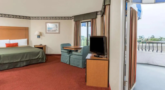 Люкс Travelodge by Wyndham San Clemente Beach