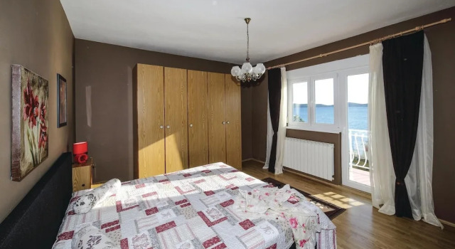 Amazing Home in Brodarica With Wifi and 3 Bedrooms