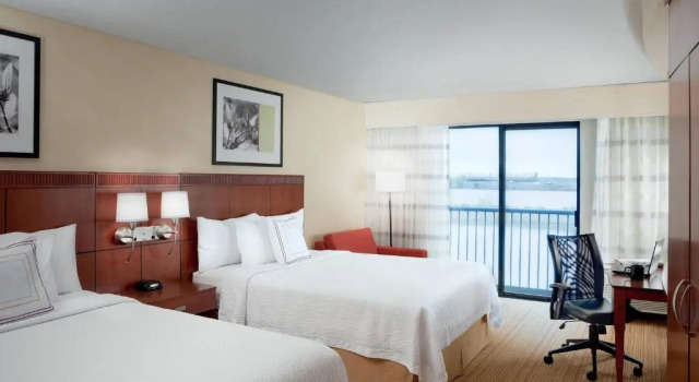 Четырёхместный номер Standard с красивым видом из окна Courtyard Richland Columbia Point