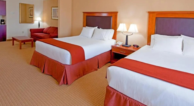 Четырёхместный люкс Holiday Inn Express & Suites Albany Airport Area - Latham by IHG