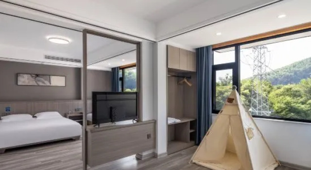 Família tenda com vista para o rio xi man min su