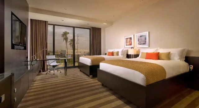 Четырёхместный номер Standard EB Hotel Miami Airport