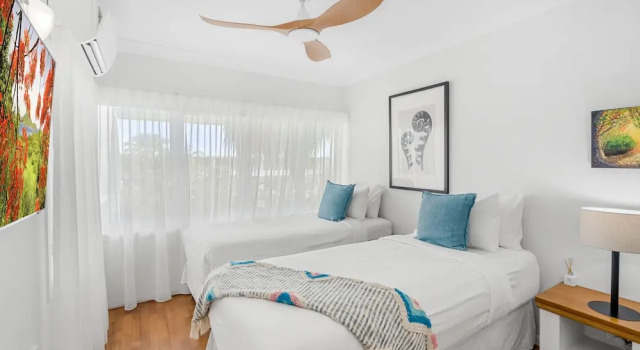 Belle Escapes - Sapphire Suite Absolute Beachfront Alamanda Resort 17