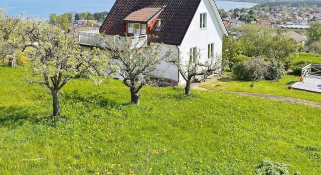 Коттедж с балконом 4 Star Holiday Home in Bastad