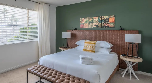 Sleek 2BR Townhome Old Town by WanderJaunt, Забронировать Дом для отпуска Отели Скотсдейл с парковкой, Парковка