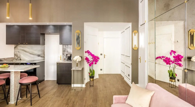 Luxury 3 Bedroom Loft - Le Marais, Забронировать Отель 3-й округ: Маре Париж, рядом с Станция метро Rambuteau