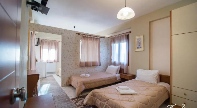 Семейный номер Standard с балконом Orama Rooms