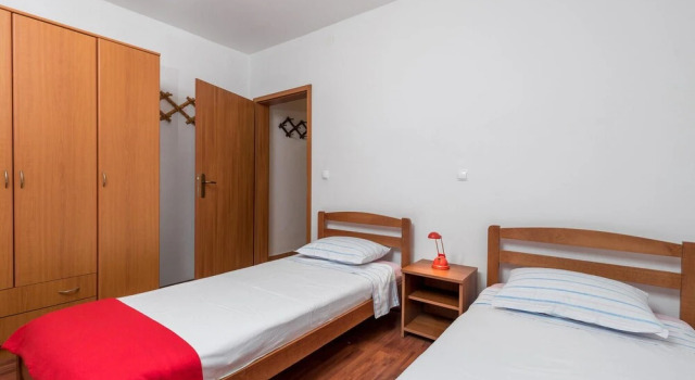 Awesome Home in Starigrad With Wifi and 2 Bedrooms, Réserver Hôtel Starigrad Lika-Senj County
