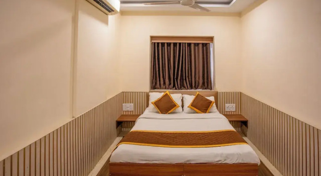 Stayz Inn De-luxe near US Consulate