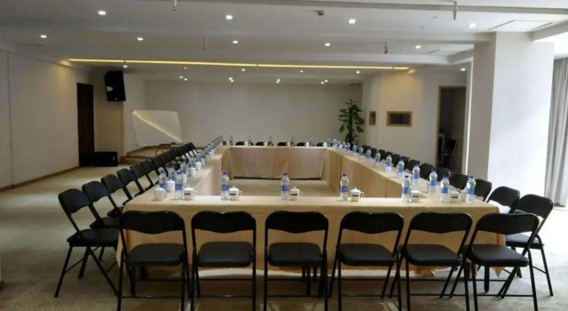 Boyue Lanwan Hotel (Hangzhou Zhijiang Zhuantang Songcheng Art Institute) )