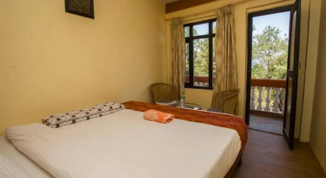 Двухместный номер Economy с балконом Langtang View Nagarkot Bed and Breakfast