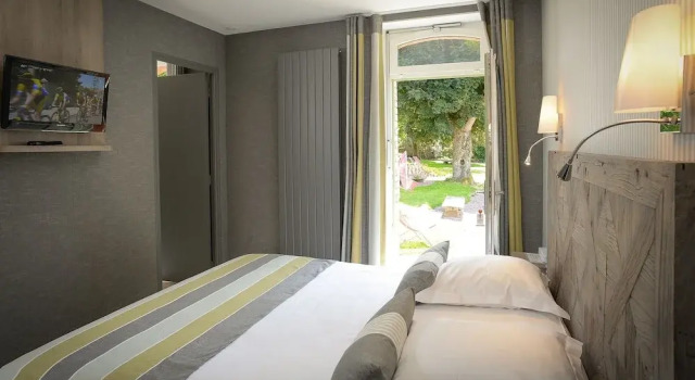 Семейный номер Superior Logis Hotel Restaurant Auberge De La Sélune