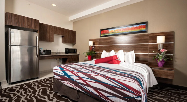 Двухместный номер Standard Encore Suites by Service Plus Inns