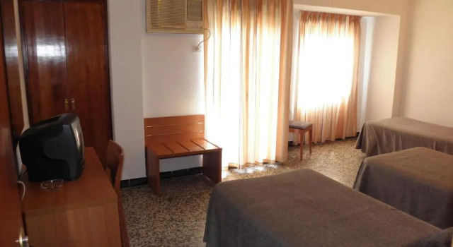 Трёхместный номер Standard с балконом и с красивым видом из окна Hotel Jardín