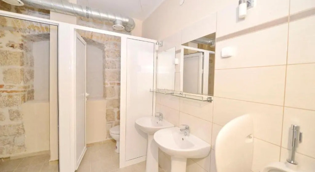 Кровать в общем номере с 4 комнатами Hostel Pupa