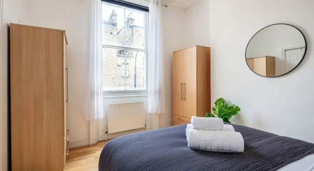 Elegant 1BR Retreat in Soho & Fitzrovia, Забронировать Отель Лондон Большой Лондон, рядом с Театр «Принц Эдуард»