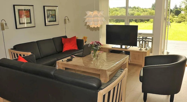 Luxurious Holiday Home in Oksbøl With Private Whirlpool, Rezerwuj Hotel Oksbol Syddanmark