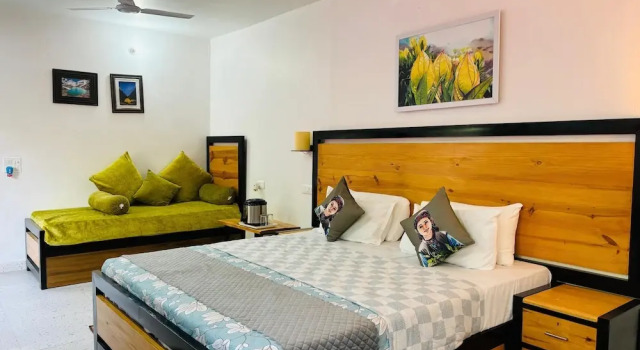Четырёхместный семейный номер Standard Vedant by the River - Chopta Gateway - By Himalayan Eco Lodges