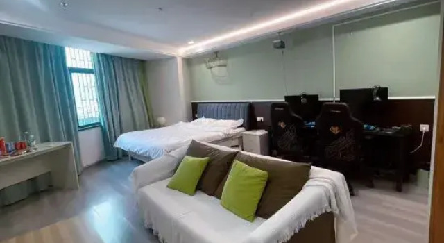 Linhai ZOE E-Sports Hotel (Huan Cheng South Road)