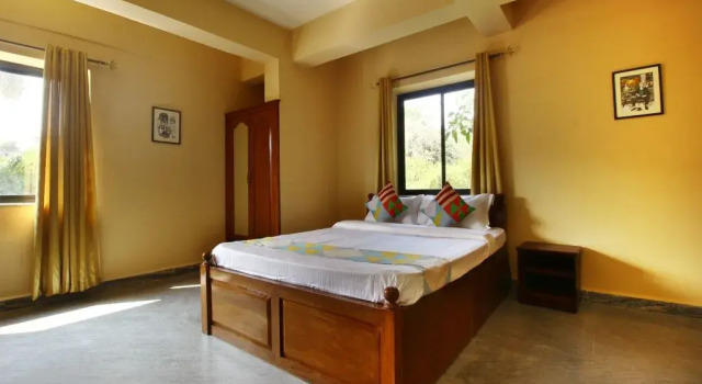 OYO 24447 Home Elegant Studio Varca, Rezerwuj Hotel Hotele w Varca z parkingiem, Parking
