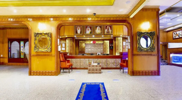OYO 125 Moon Plaza Hotel