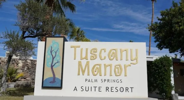 Tuscany Manor Suites - Clothing Optional, Забронировать Отель Палм-Спрингс Coachella Valley, рядом с Loehmanns Plaza Shopping Center