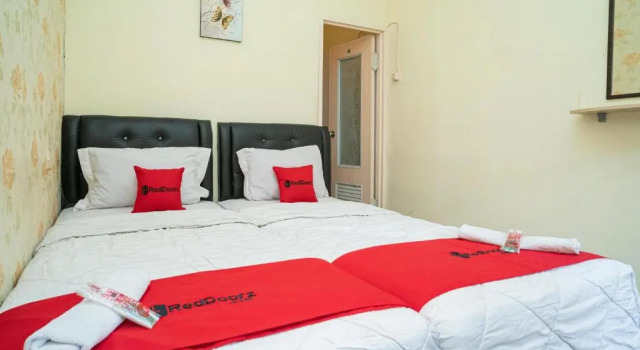 RedDoorz near Cyber Mall