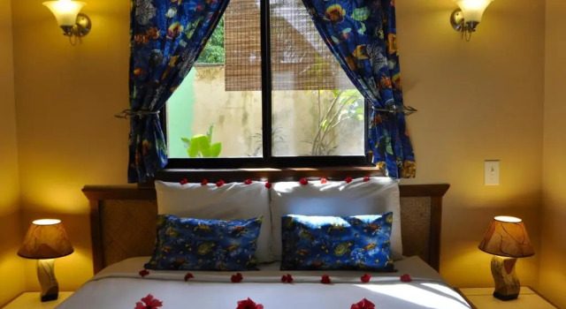 Полулюкс с видом на бассейн West Bay Lodge and Spa