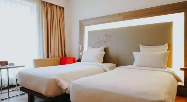 Двухместный номер Superior с видом на бассейн Novotel Banjarmasin Airport