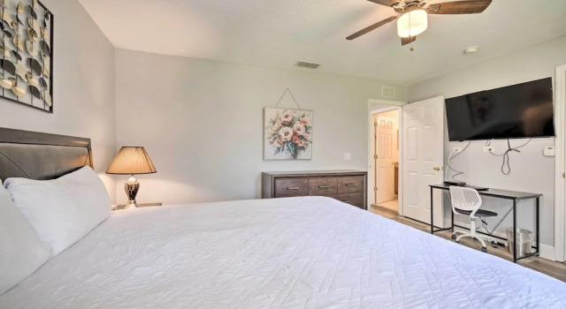 9 Mi to Disney: Sunny Resort Townhome w/ Patio!