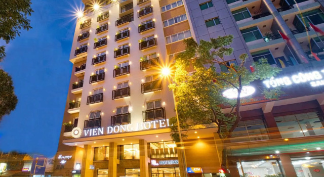 Кровать в общем номере Vien Dong Hotel - Near Bui Vien Walking Street