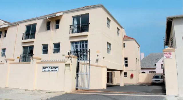 Seaside Loft Muizenberg Beachfront, Забронировать Отель Отели False Bay с парковкой, Парковка