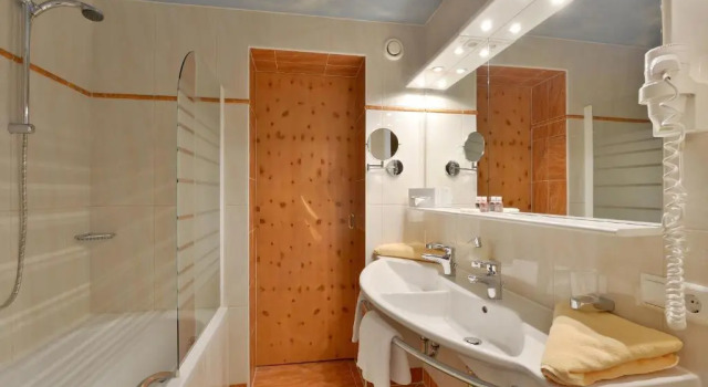 Трёхместный номер Standard Alpin Family Resort Seetal