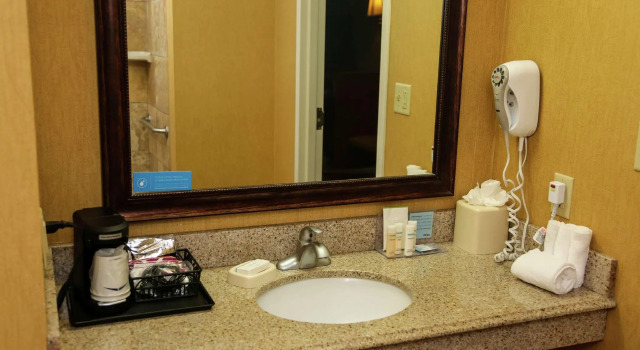 Четырёхместный номер Standard Hampton Inn & Suites McComb