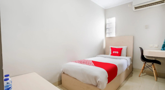 Одноместный номер Standard OYO 3819 Hotel Winotosastro