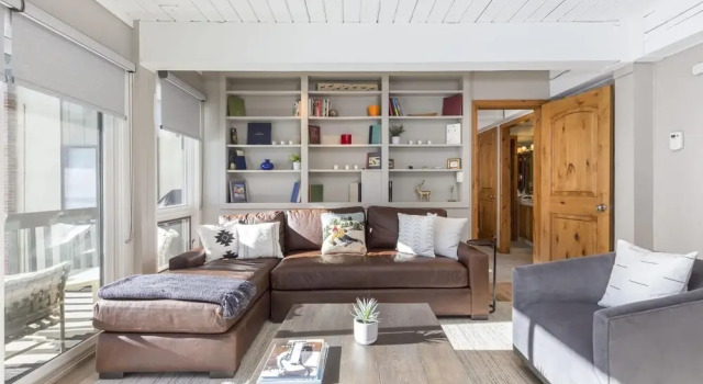 True Ski-in Ski-out Stunning Mountain Views