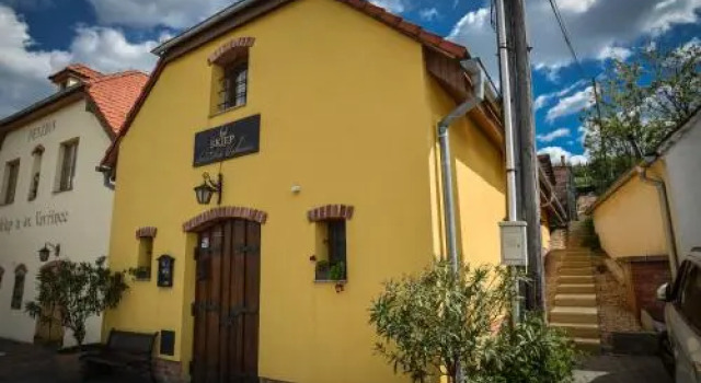 Penzion Sklep Sv. Urbana, Забронировать Отель Зноймо Thayatal