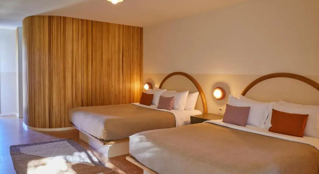 Четырёхместный номер Deluxe The Capri Hotel