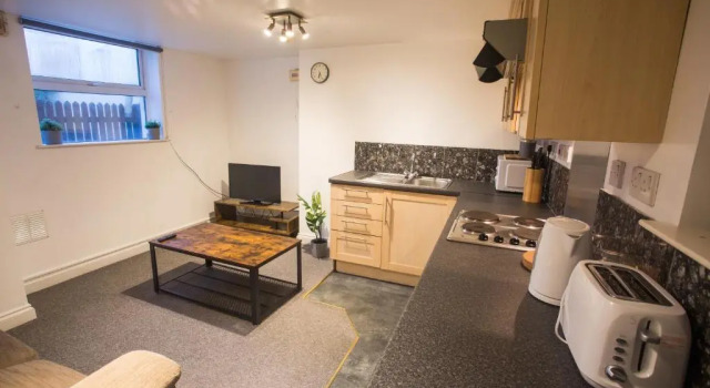 Flat 1, 4 Warden Rd