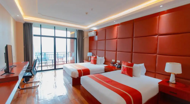 Двухместный номер Deluxe с балконом M Apartments & Hotel