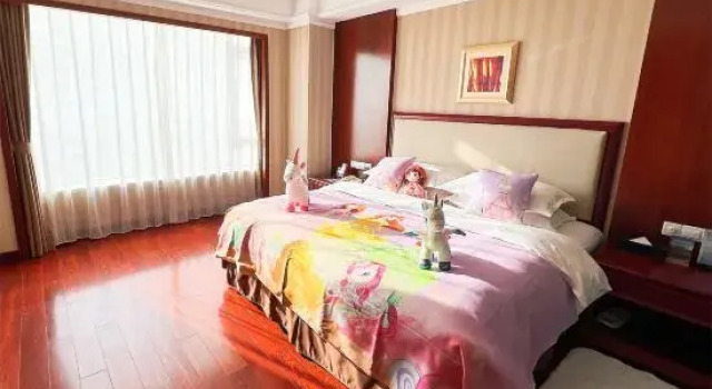 Семейный люкс Enrichee Gloria Plaza Hotel
