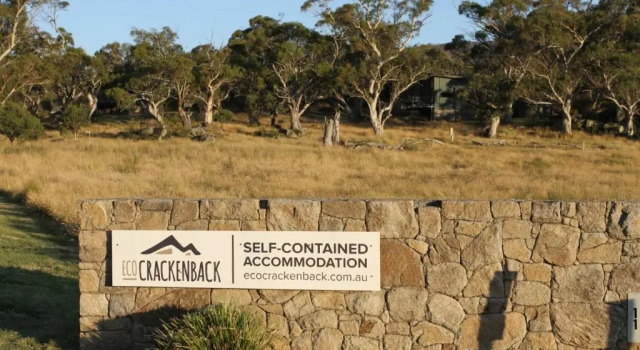 Ecocrackenback 14 'Sustainable, luxurious chalet close to the slopes.', Забронировать Шале Коттеджи Kosciuszko National Park, Коттедж