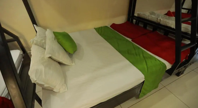 Кровать в общем номере Paddyfield Inn