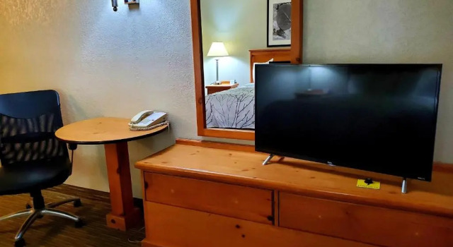 Двухместный номер Standard Days Inn and Suites by Wyndham Downtown Missoula-University